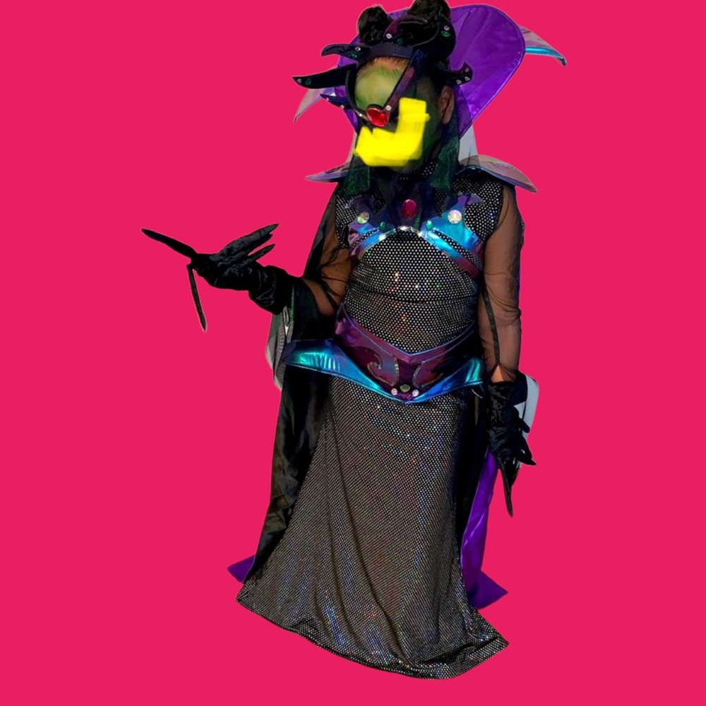 Girls Alien queen costume. A winner for Halloween Everything pictured included.